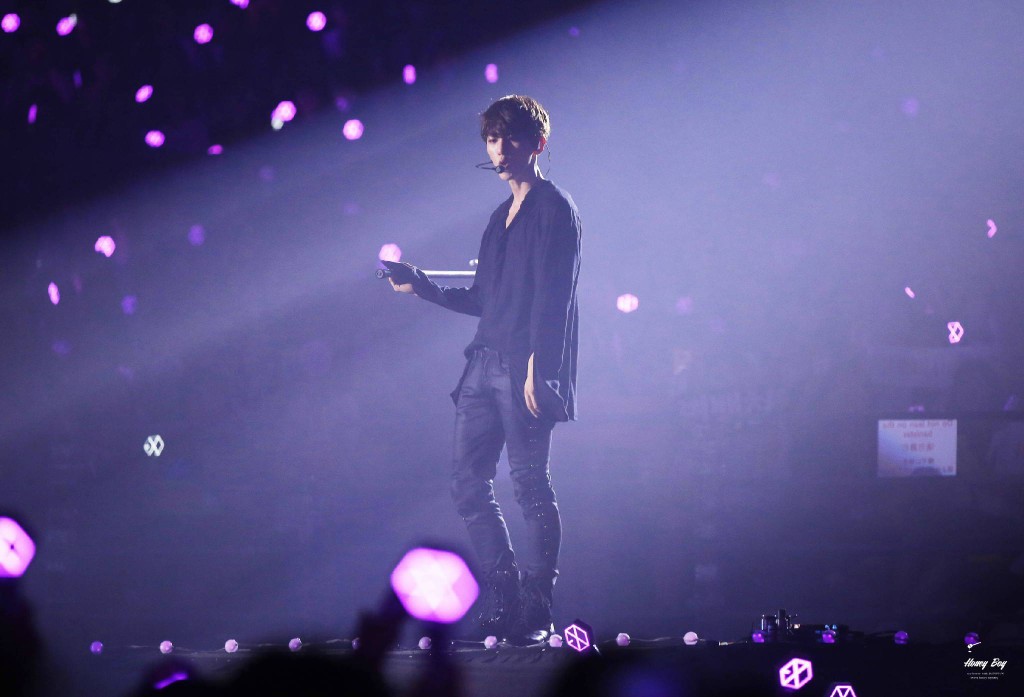 边伯贤# baekhyun exo 三巡首尔 腹肌 壁纸背景 无水印