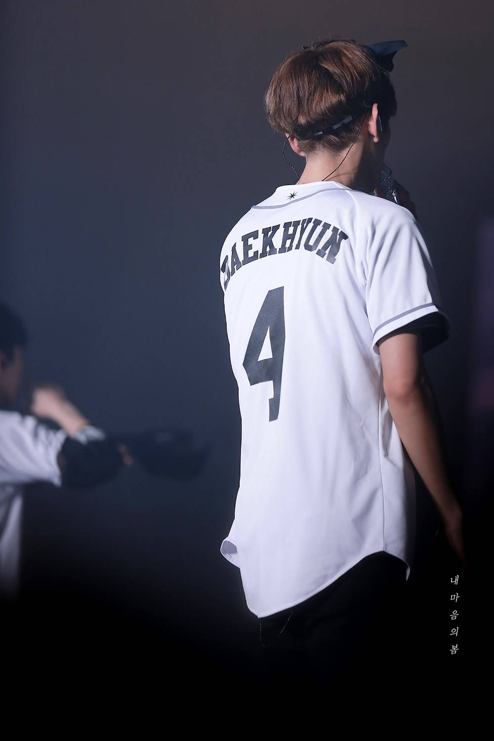 边伯贤# baekhyun exo 三巡首尔 腹肌 壁纸背景 无水印