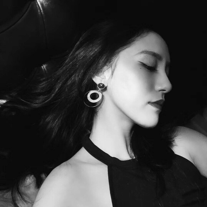 [女头] [韩系头像] [潮流] [个性潮流] [混搭] [气质] [半身] [女神]