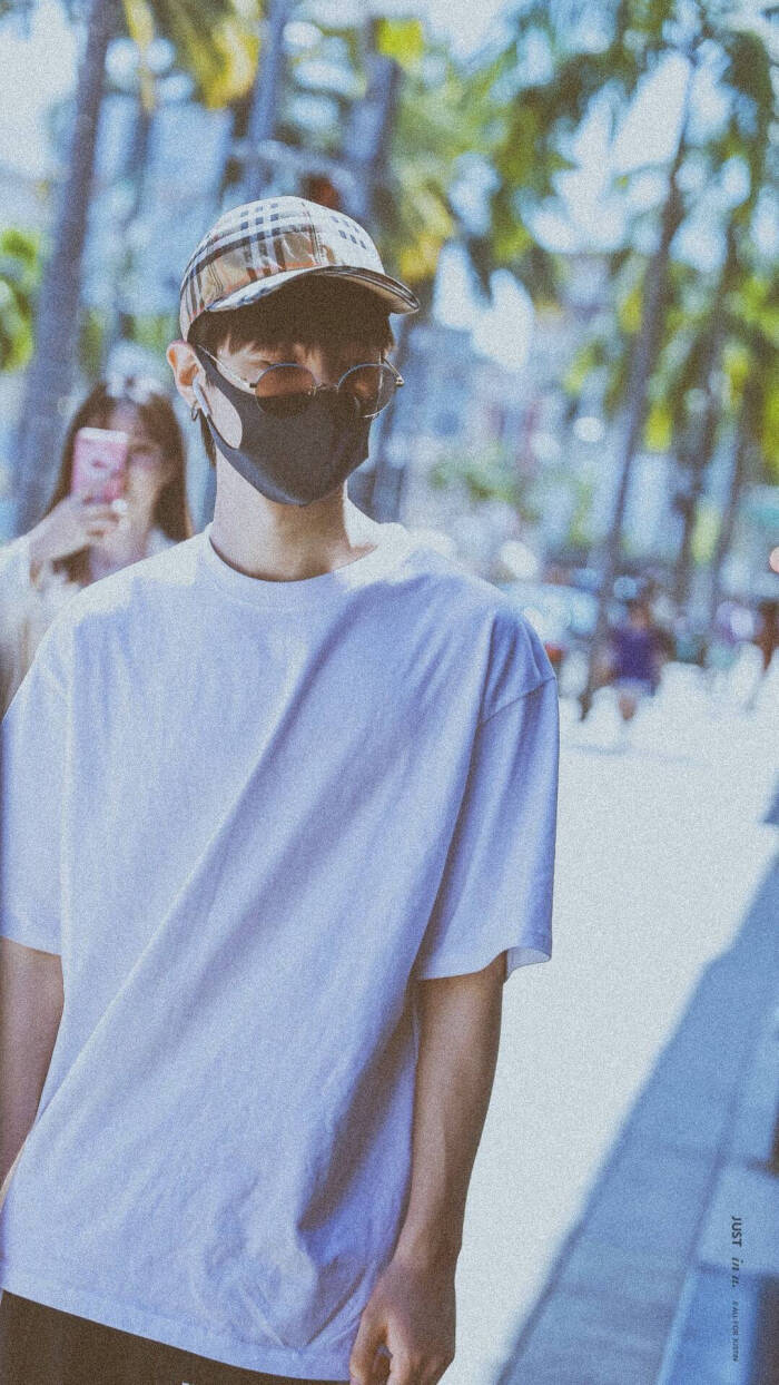 黄明昊justin.壁纸图源微博@帅哥收纳箱-堆糖,美好