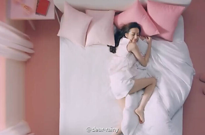 迪丽热巴代言护舒宝