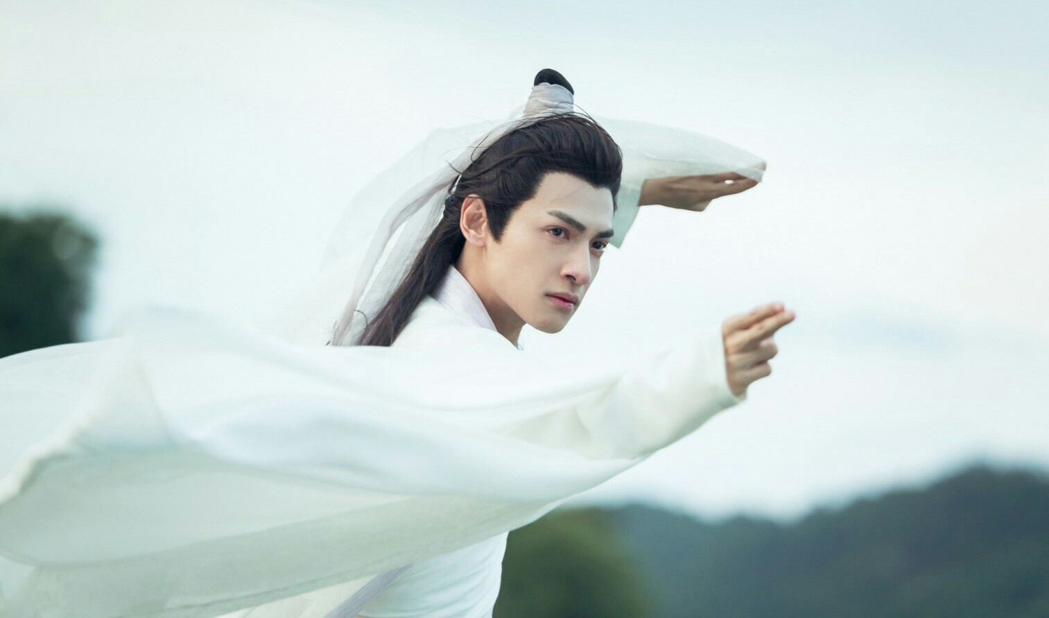陌上翩翩人如玉,公子白衣世无双