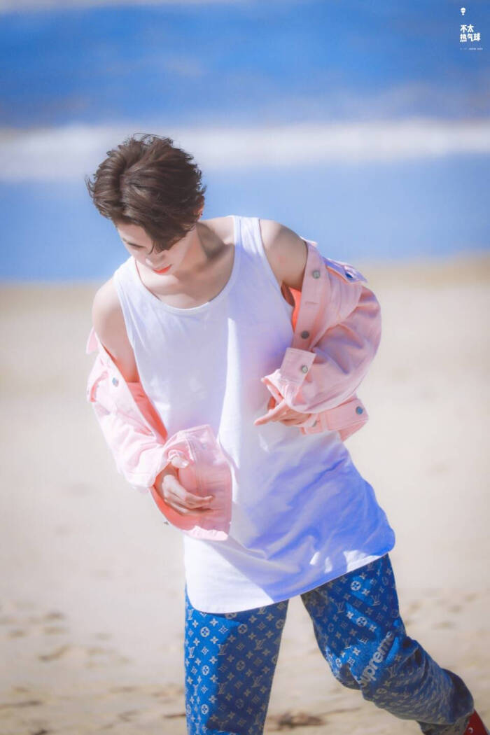 黄明昊 justin