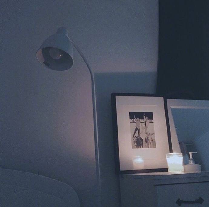 做个俗人,浪荡一生,干净自由.
