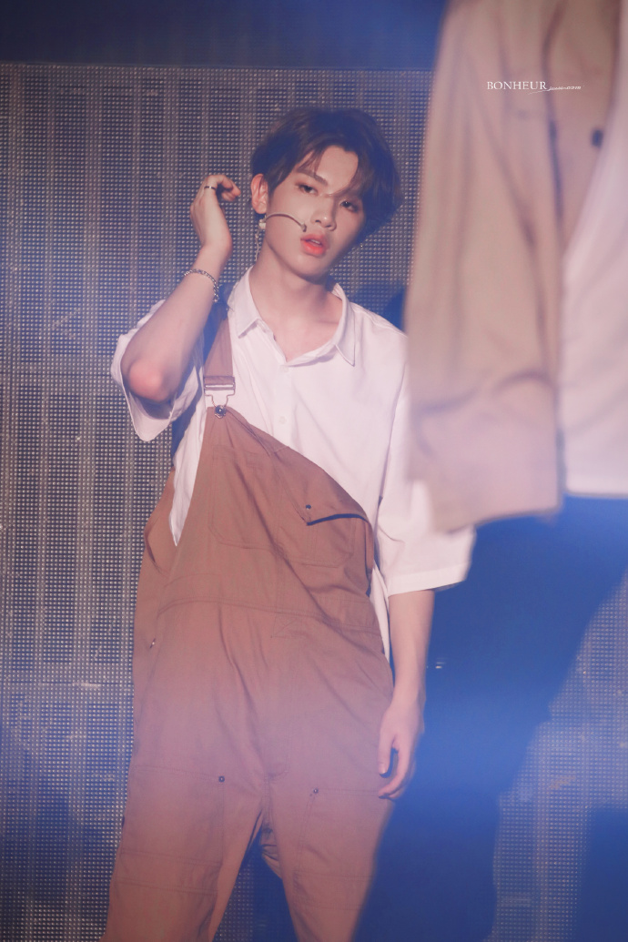 justin黄明昊