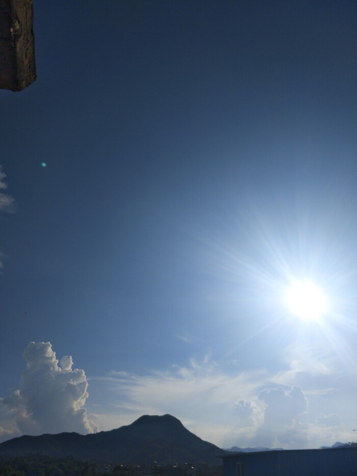 7.30 大中午的主角山 配角云和太阳