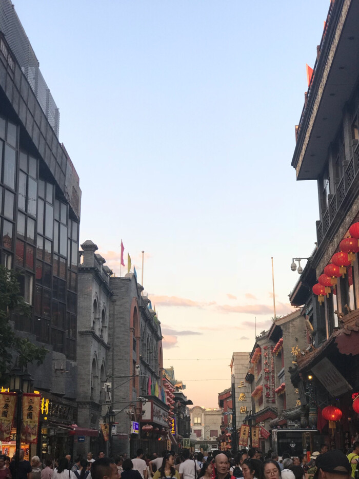 喜欢北京 不是因为它的金碧辉煌 更不是因为它有万丈光芒 不是因为它