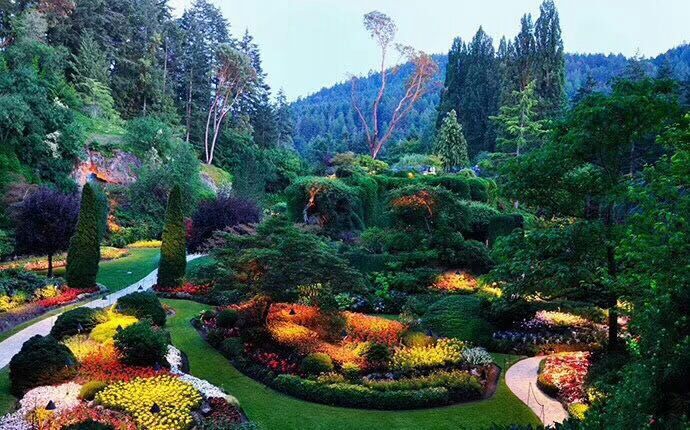 这座缤纷多彩的花园由布查特家族建造,是世界第二大花园.
