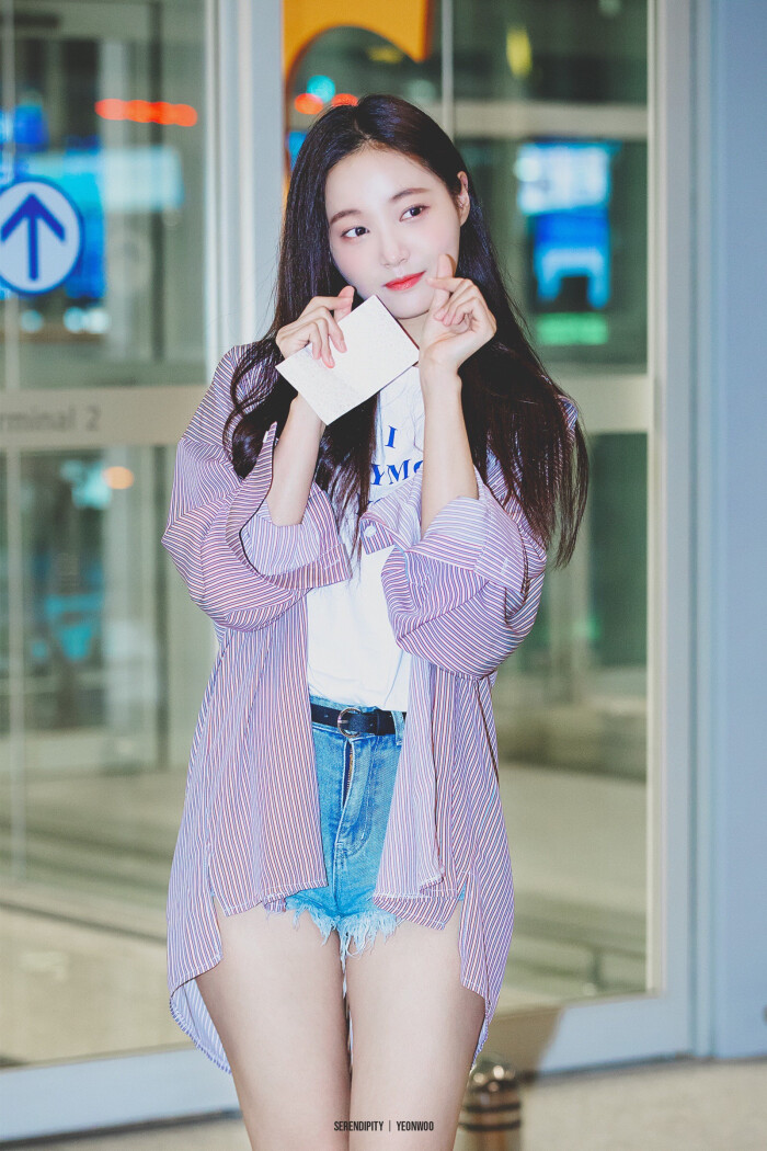 momoland yeonwoo 妍雨