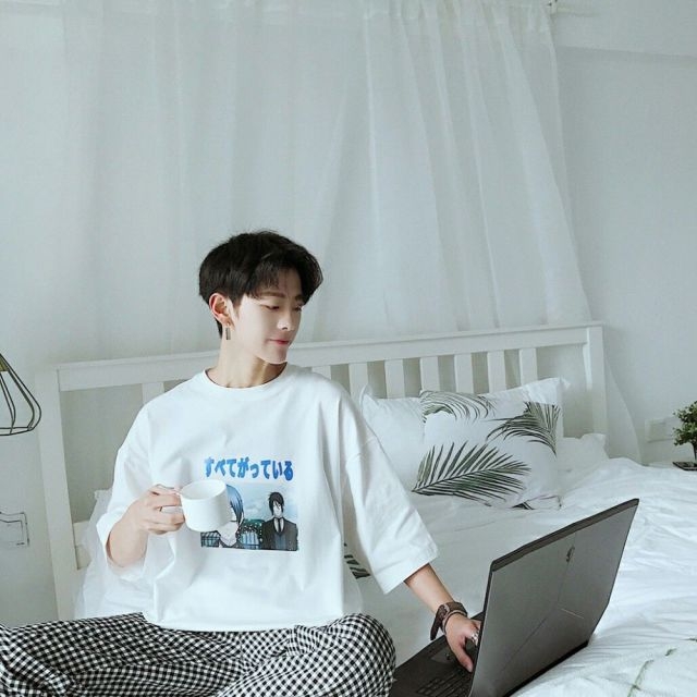 男生头像#小清新#帅气#韩范#举手机#拿东西