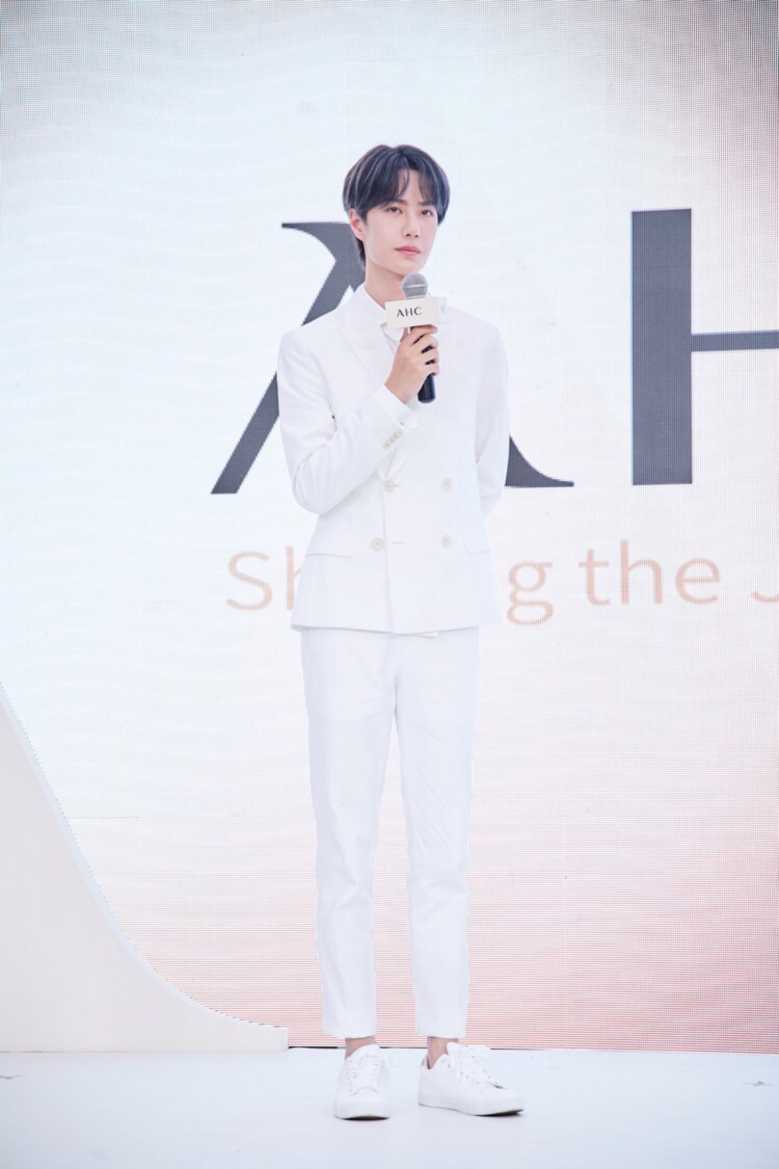 官博更博:#王一博# · #王一博pickahc