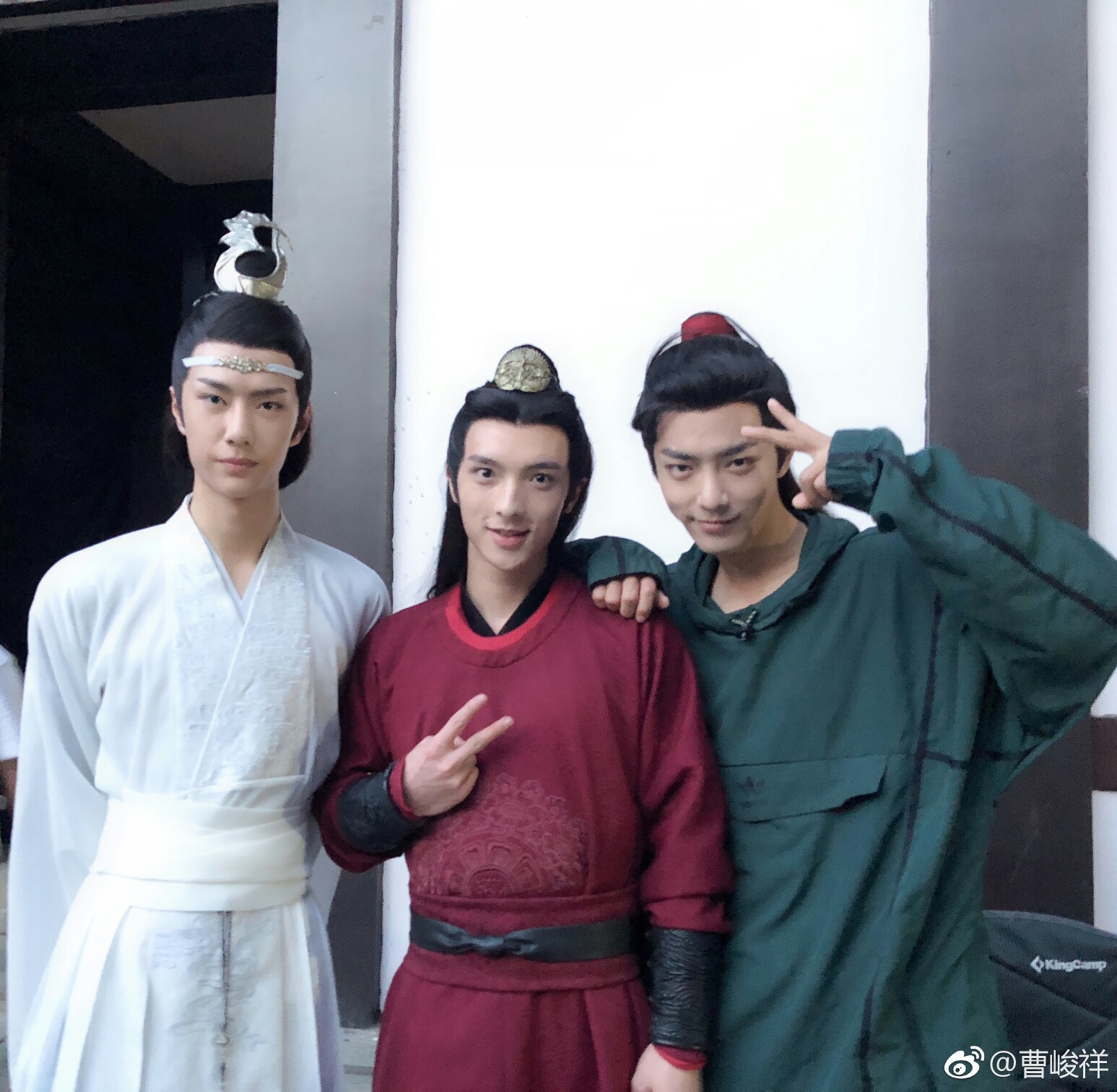 肖战 魏无羡 电视剧《陈情令》杀青合影