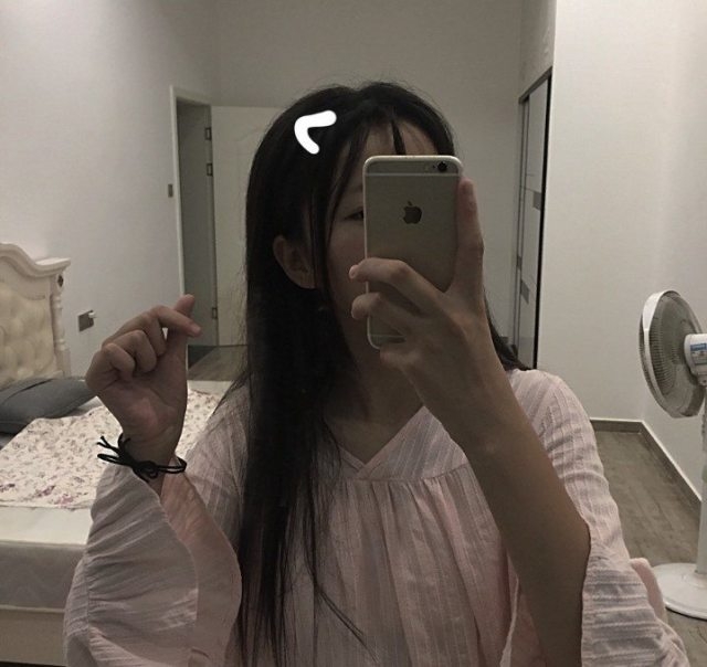 女生头像#举手机#白色系#粉色系