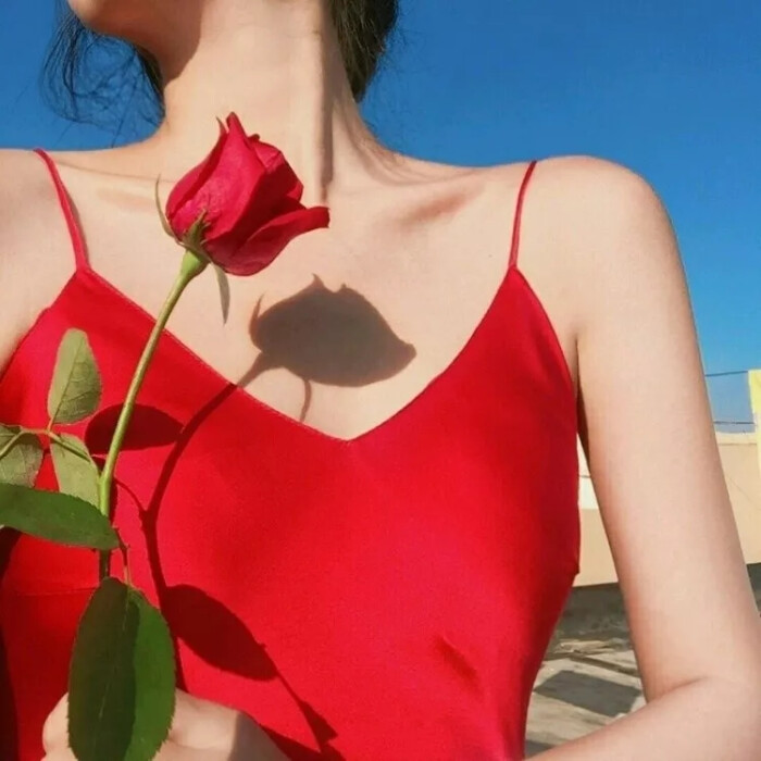 女生头像 个性 部位女头 玫瑰 红色吊带