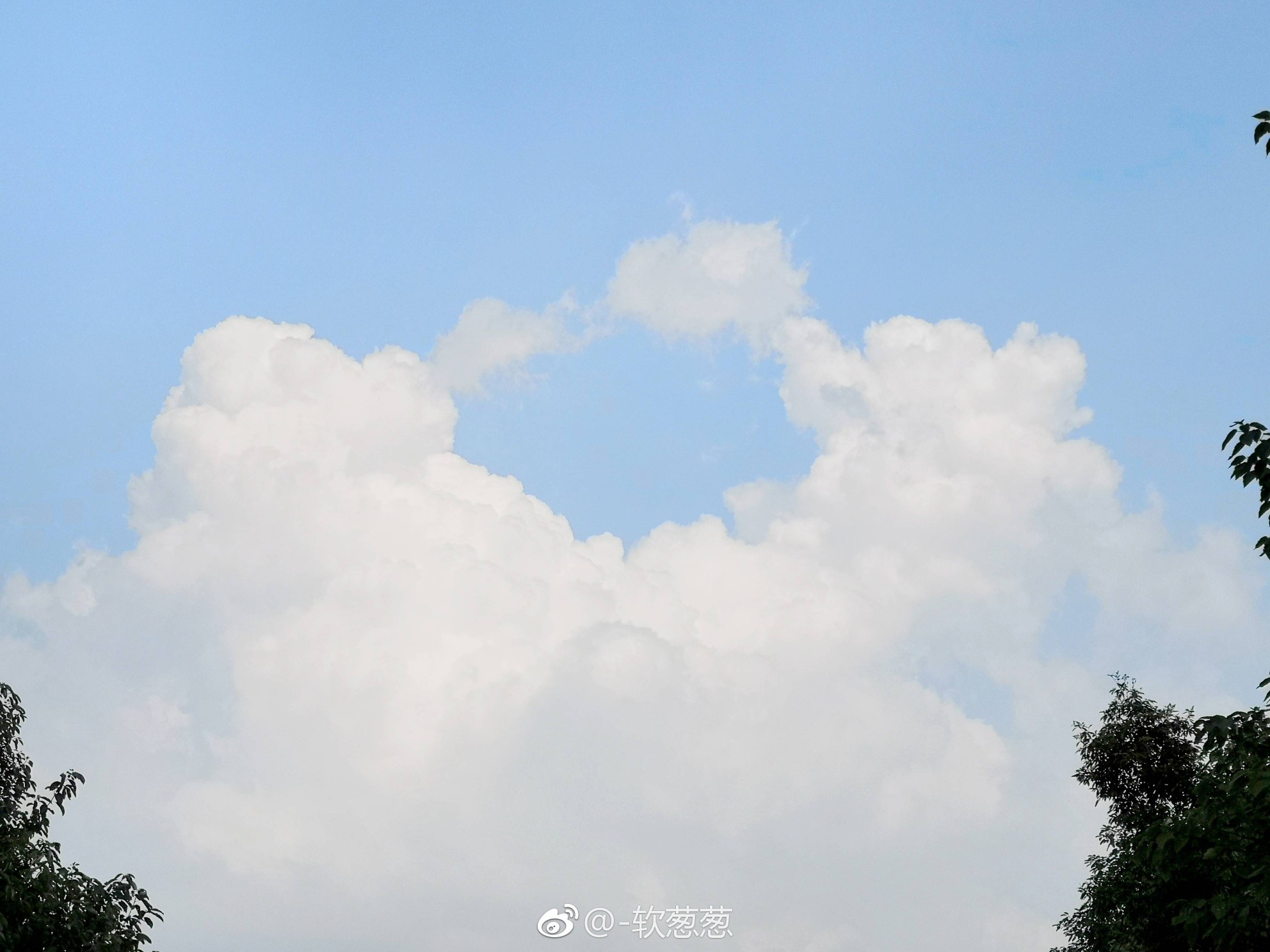 2018年9月9日 9:24   关注  天空 蓝色 浅蓝 美好 壁纸 评论 收藏