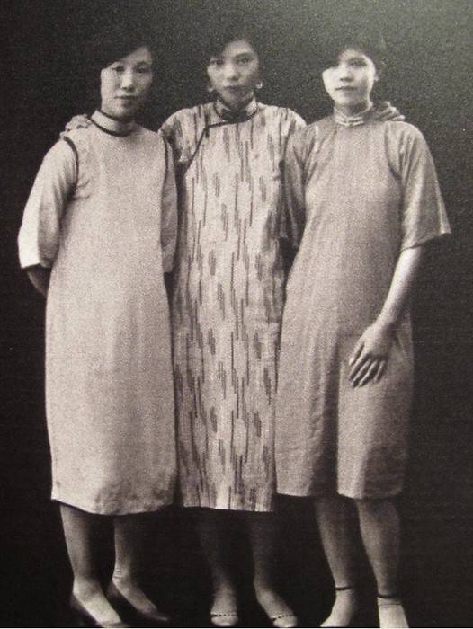 1920s,三位穿旗袍的女子合影.