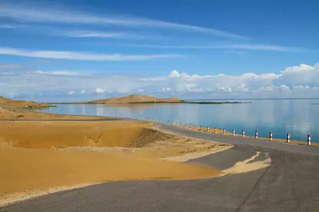 新疆博斯腾湖南岸海心山景区