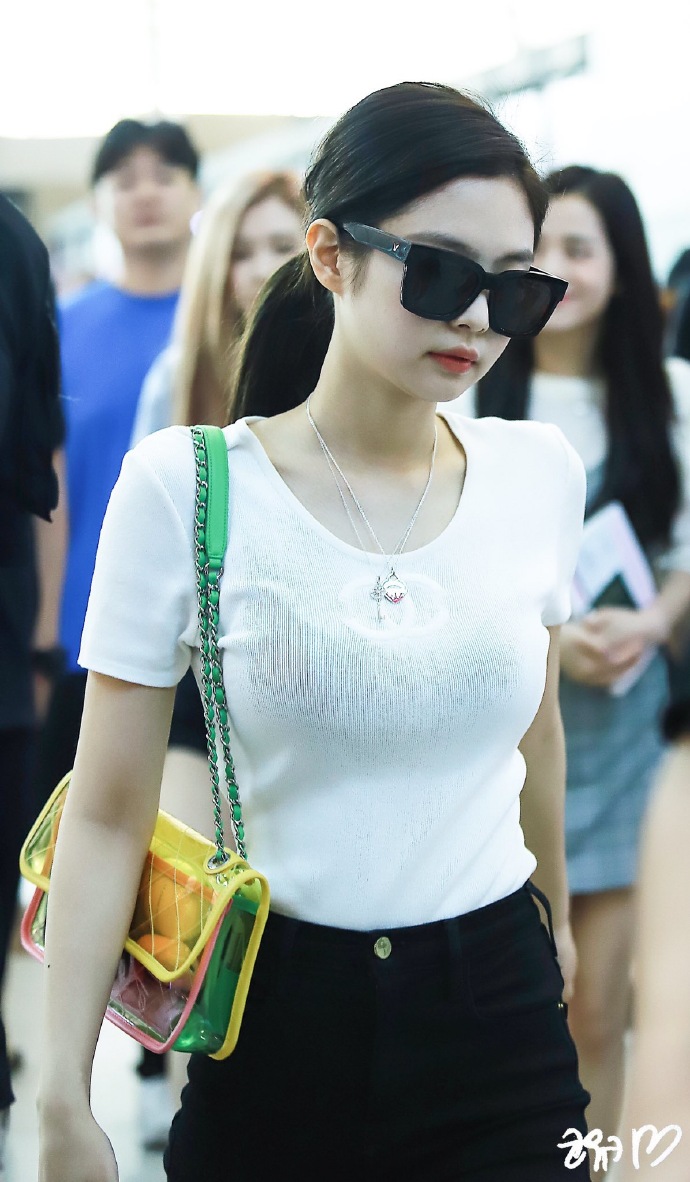 jennie机场图片最新,jennie最新ins图片 180815 icn机场出境 jennie