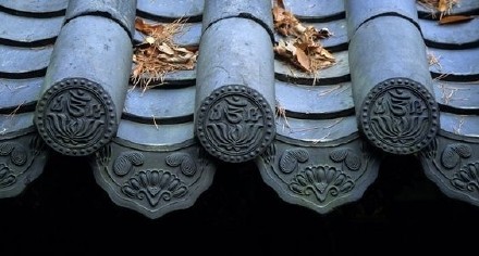 沟头滴水|是中国古建筑屋顶的瓦饰.两者配套使用.