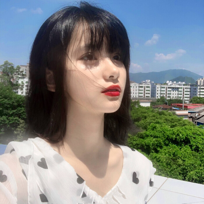 [女头] [韩系头像] [潮流] [个性潮流] [混搭] [气质] [半身] [女神]