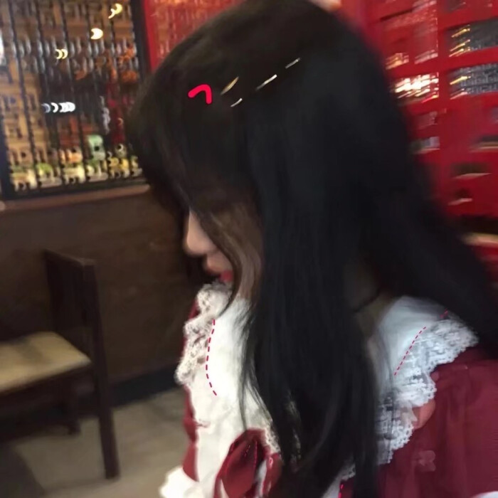 李挽忱 女生头像 侧脸