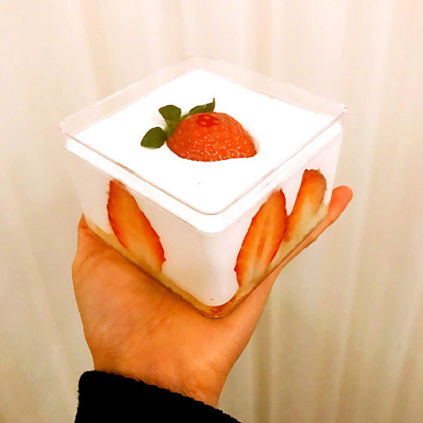 草莓奶油小蛋糕