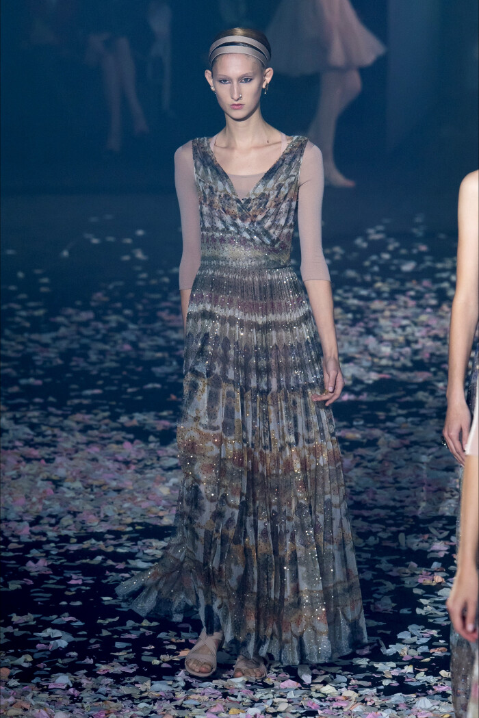 Christian Dior 迪奥2019巴黎时装周春夏高级成