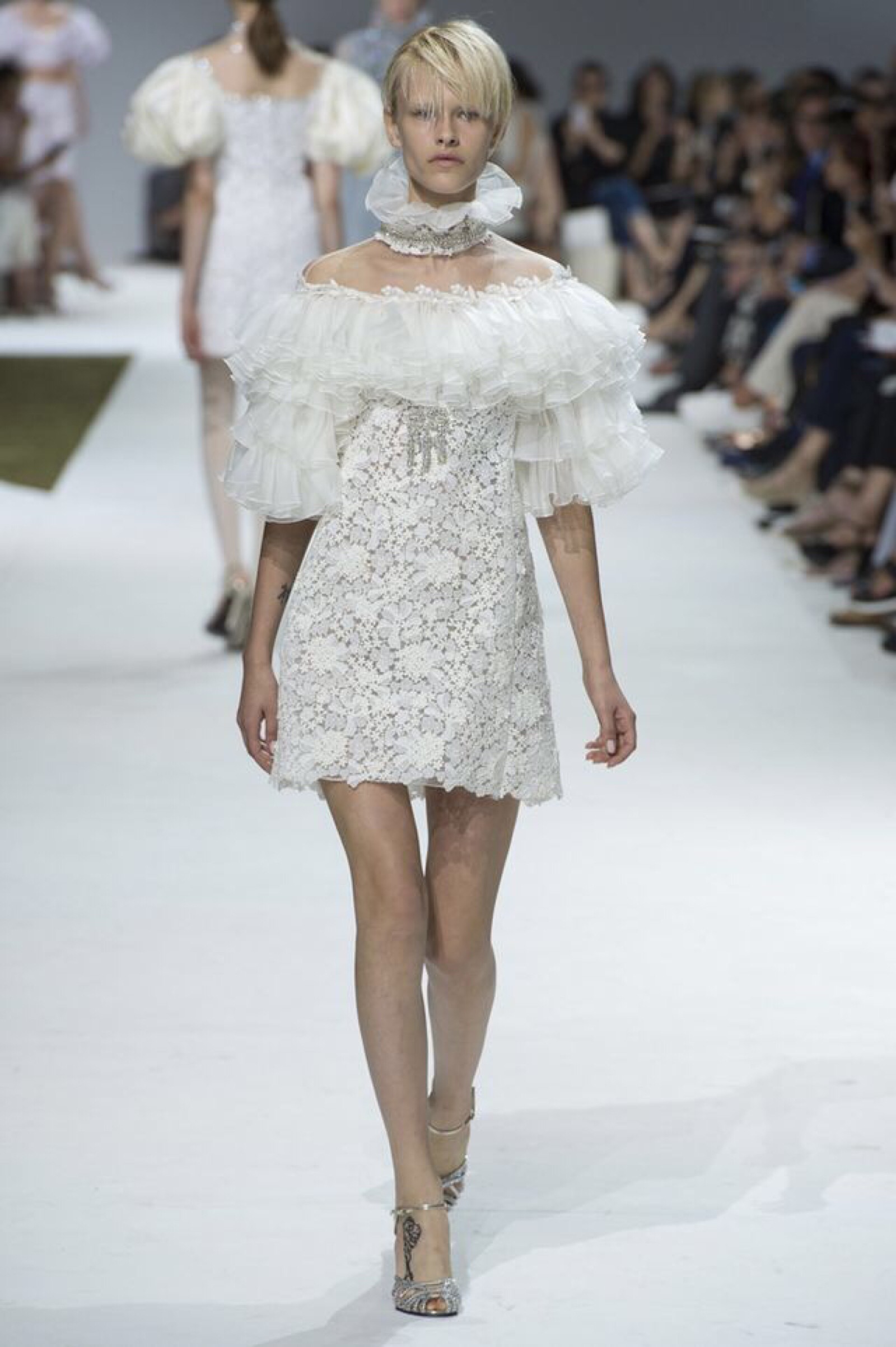 秀场giambattista valli2017秋冬高定 巴黎时装周 礼服走秀