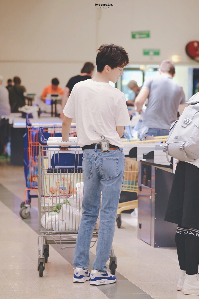 王俊凯中餐厅第二季 cr.logo