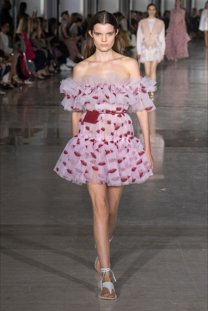 giambattista valli 詹巴迪斯塔·瓦利 2019巴黎时装周春夏时装秀