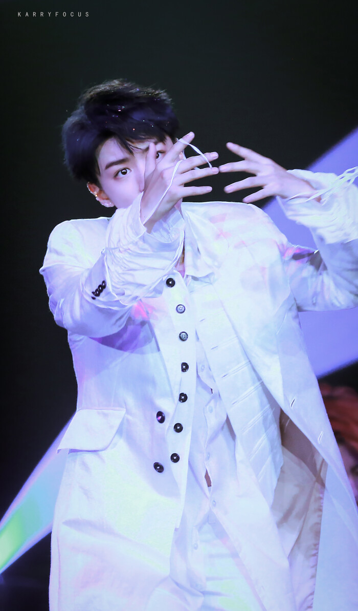 09.22 王俊凯19岁-此刻之外-生日会×cr:logo