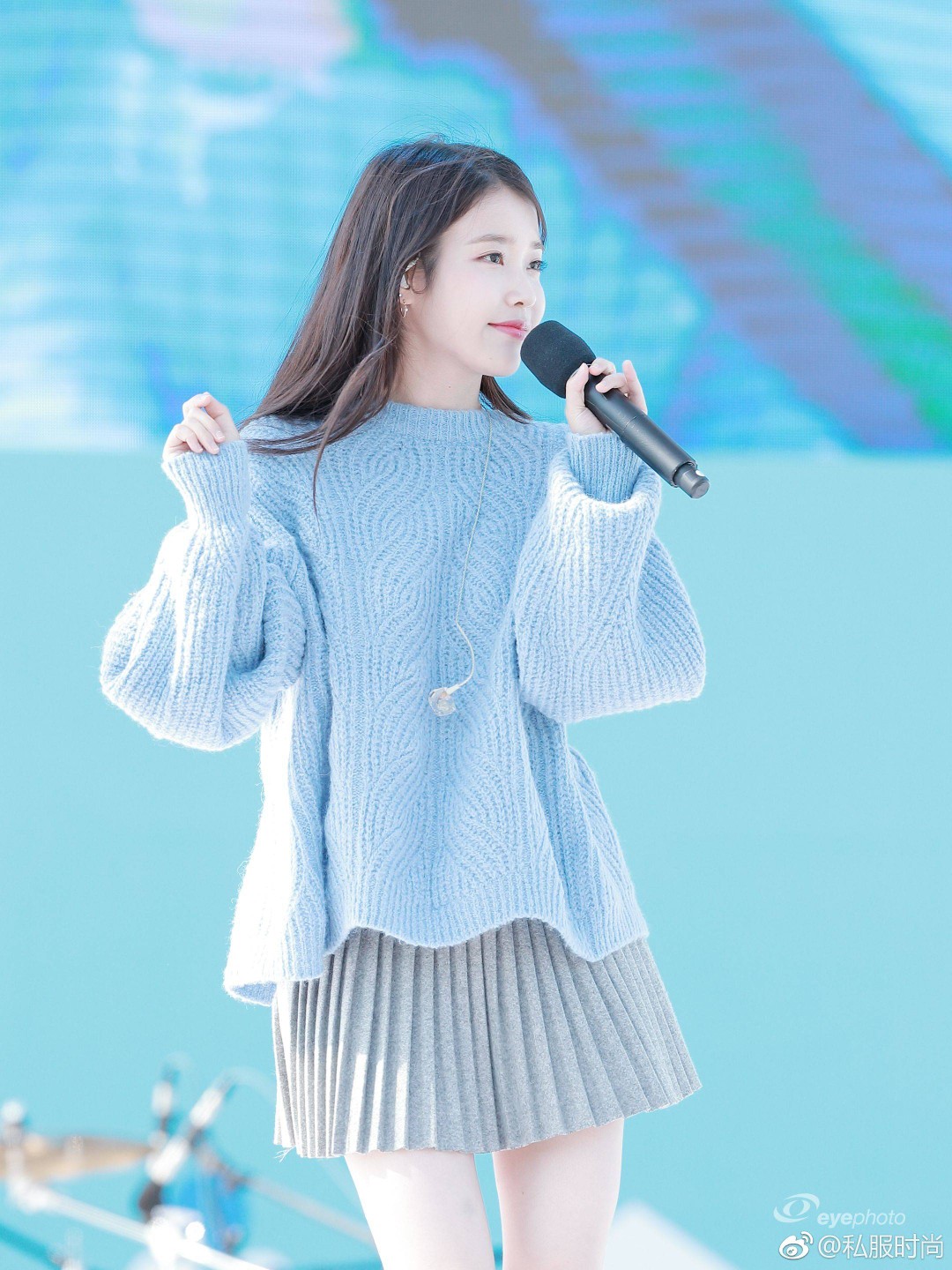 舞台上的#iu(李知恩)#,这一刻,更清新