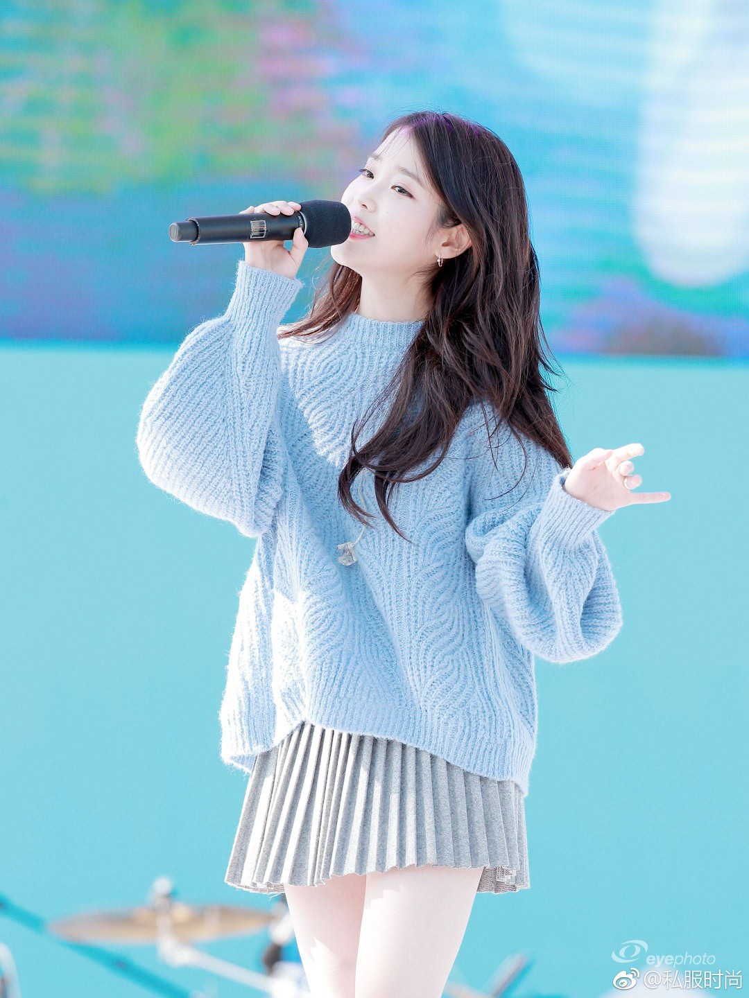 舞台上的#iu(李知恩)#,这一刻,更清新