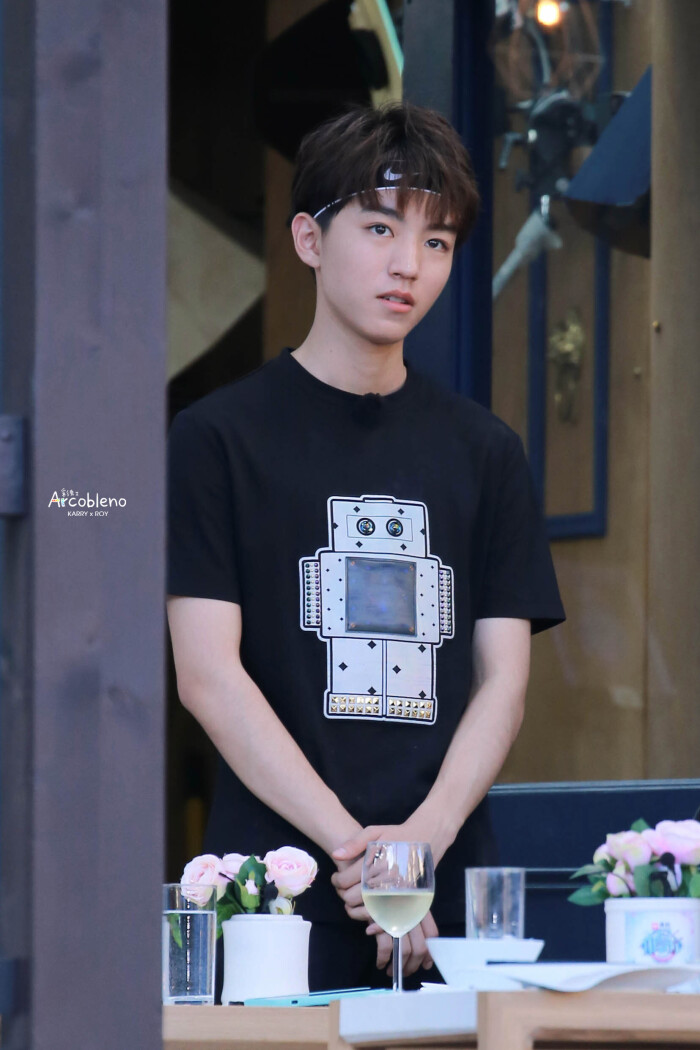 王俊凯×20180619《中餐厅2》科尔马录制×cr:logo