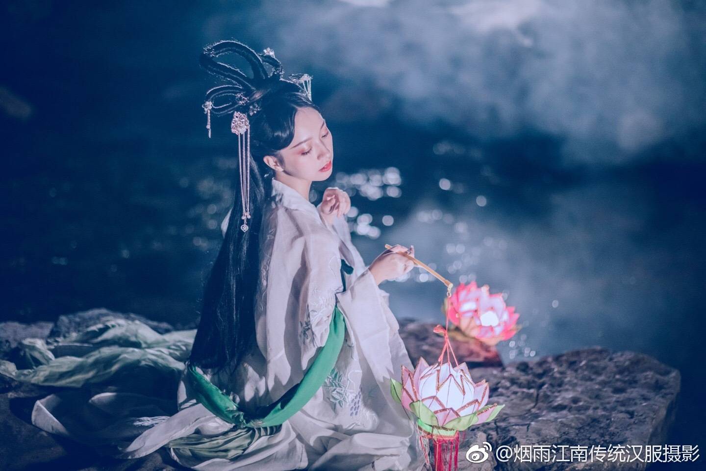 祝大家中秋快乐!花好月圆!