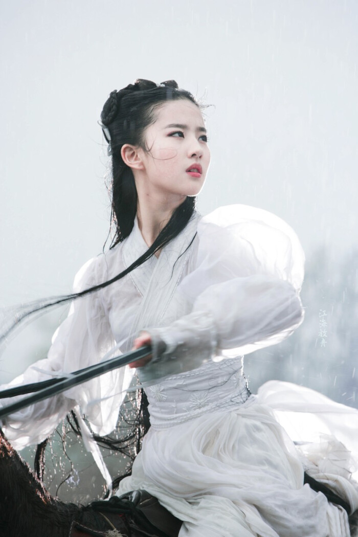 一袭白衣若雪,犹似身在烟中雾里小龙女 神雕侠侣 刘亦菲