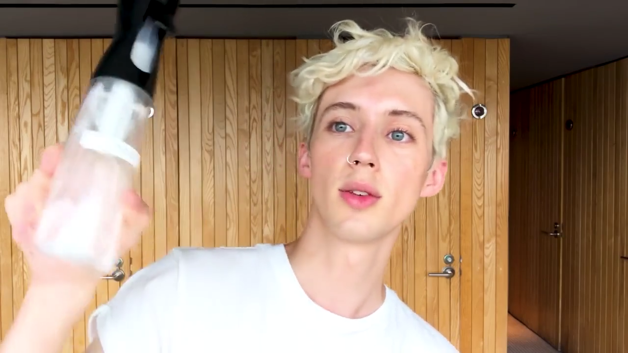 戳爷troye sivan 特洛耶希文 自截外网视频 化妆 [杨晋戈]