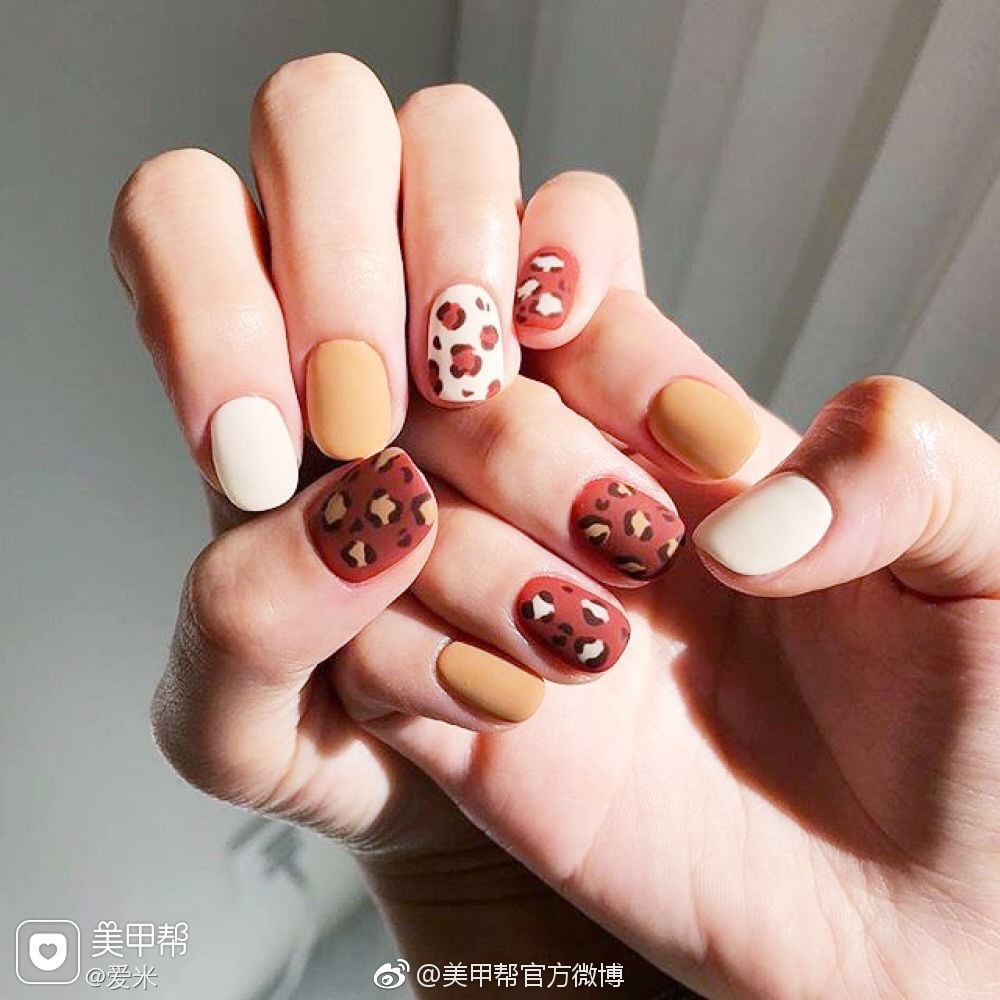 豹纹美甲