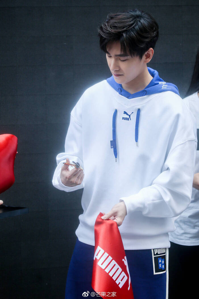 [cp]#杨洋[超话]# 181016 puma 武汉活动@杨洋 [/cp]