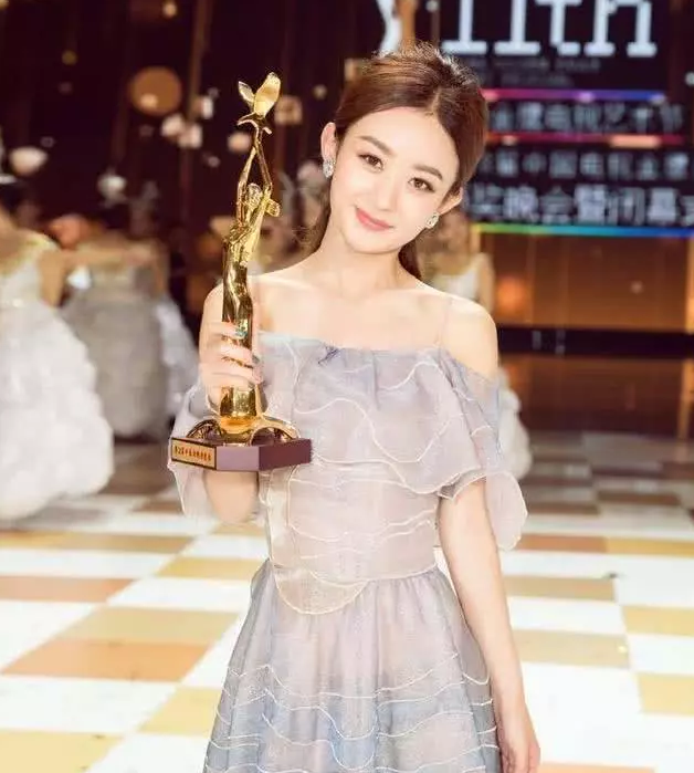 杨幂,赵丽颖地位受威胁,她成为新一代霸