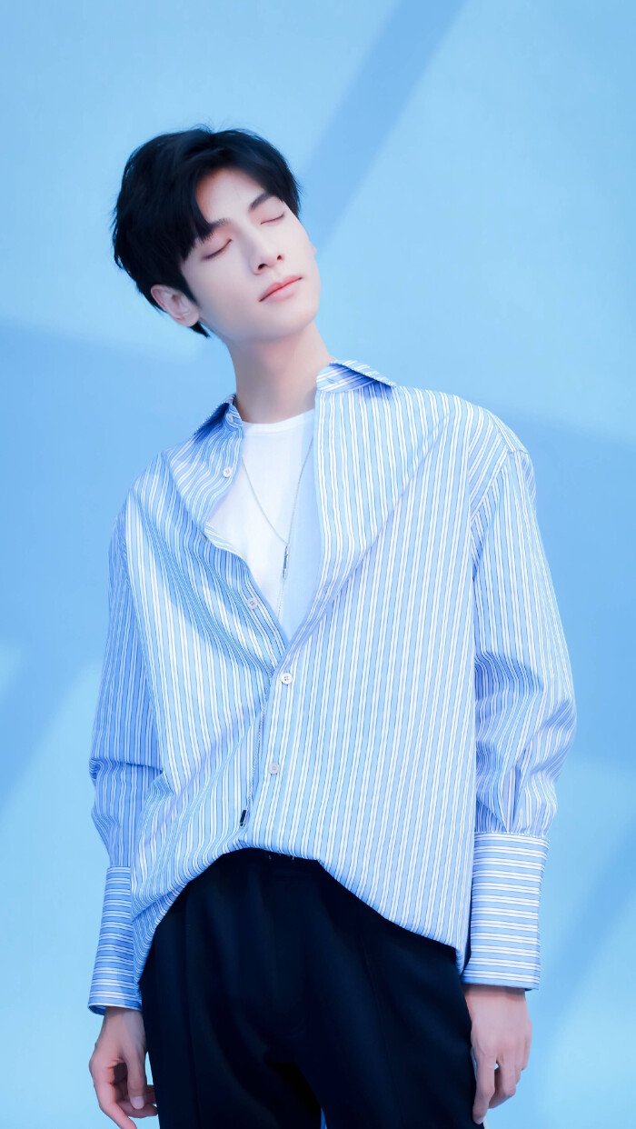 罗云熙 