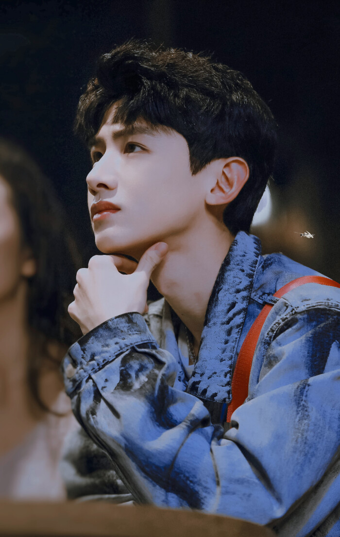 白敬亭 cr:睡眠营业中