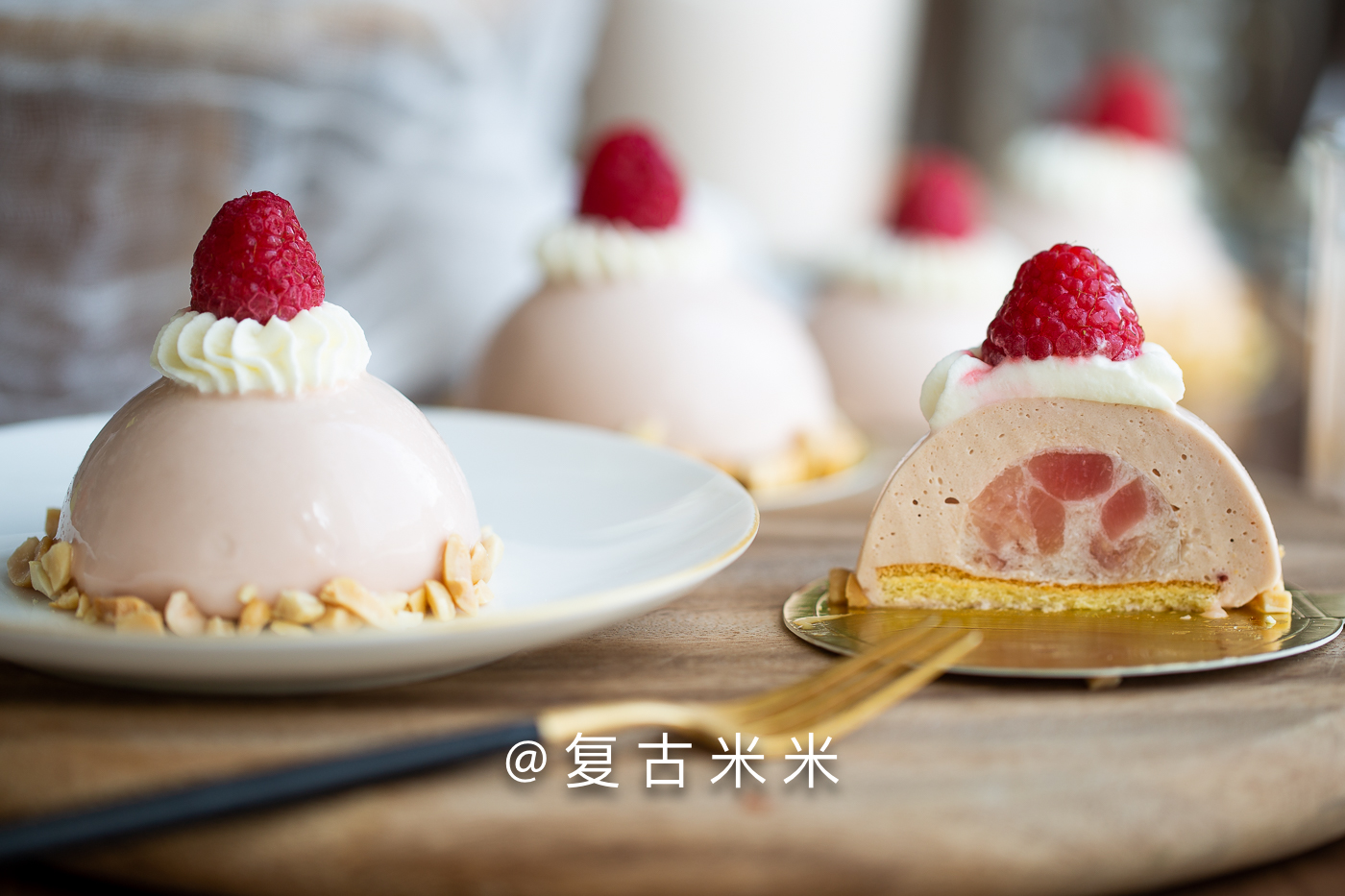 自制法式甜点,草莓蜜桃慕斯,说实话,都是冰箱剩余材料做的,做法分享在