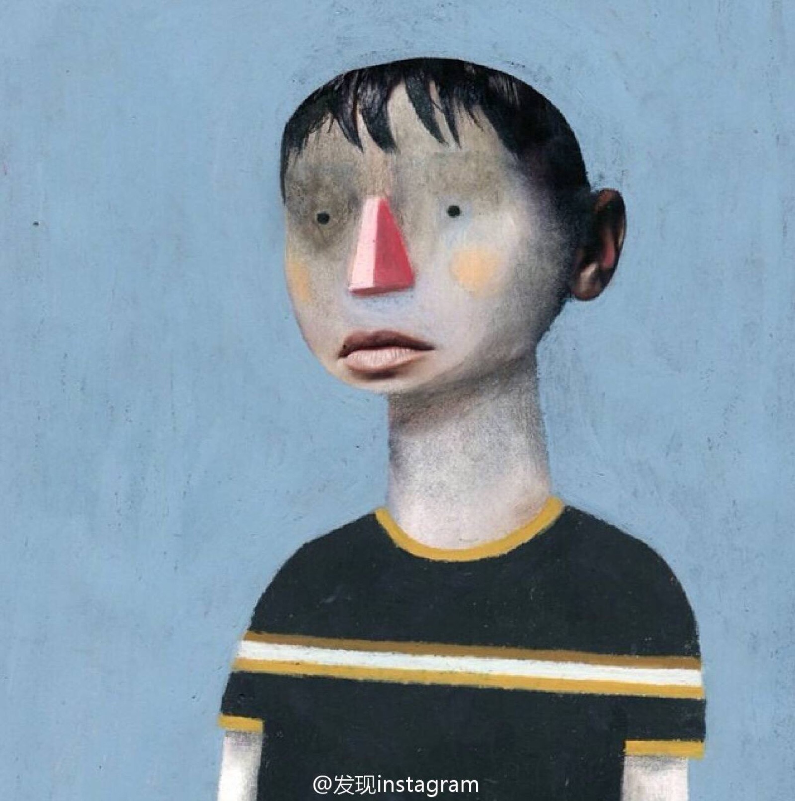 传递着空洞和阴暗的情绪,他认为眼睛如同人性的阴暗面,即使改变了外表