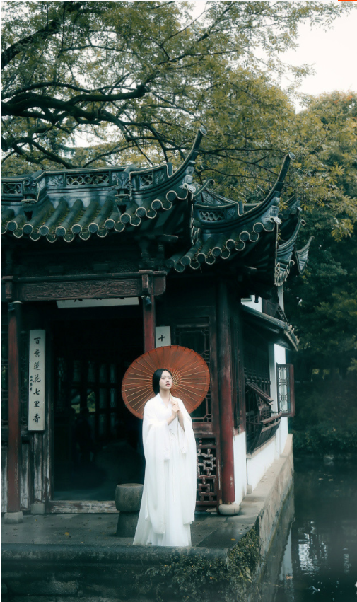 晚来风起撼花铃.人在碧山亭.愁里不堪听.那更杂,泉声雨声.