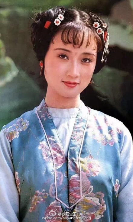 【87版红楼梦—碧色底子五彩印花缎面对襟比甲,月白色圆领袄子,月