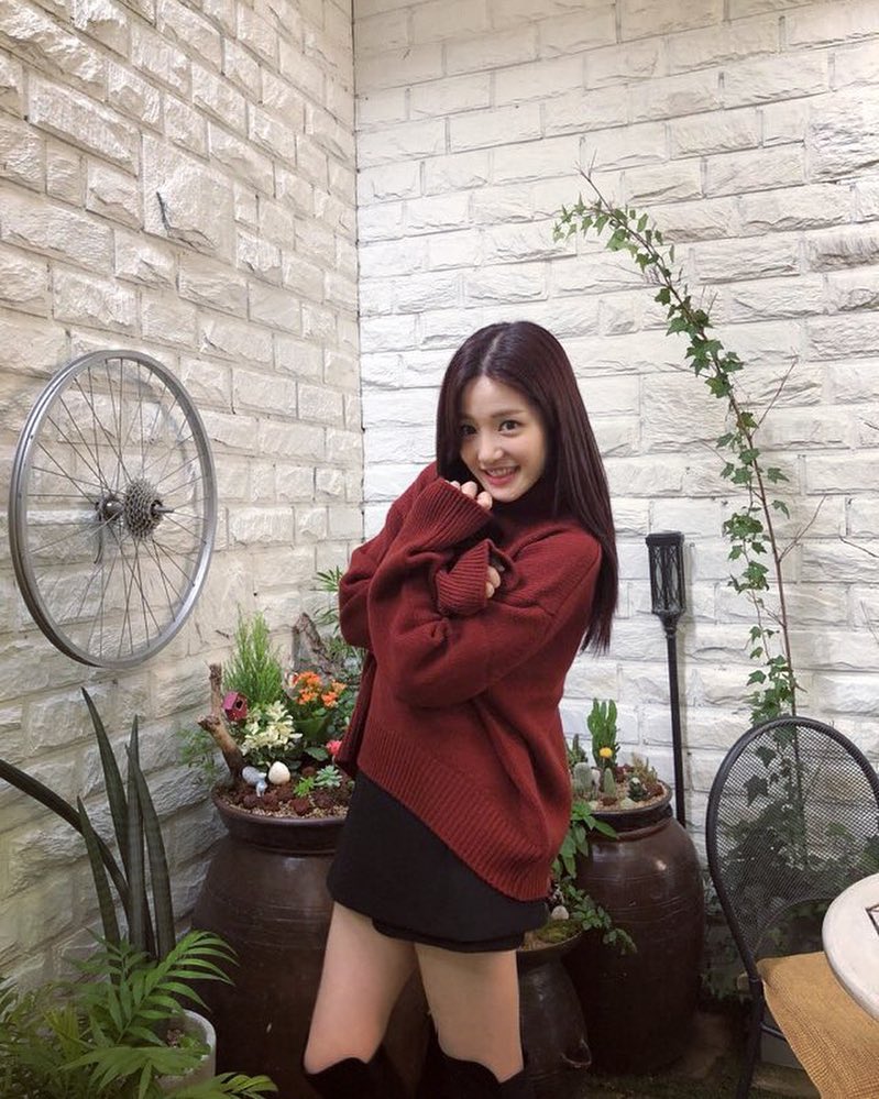 李侑菲 