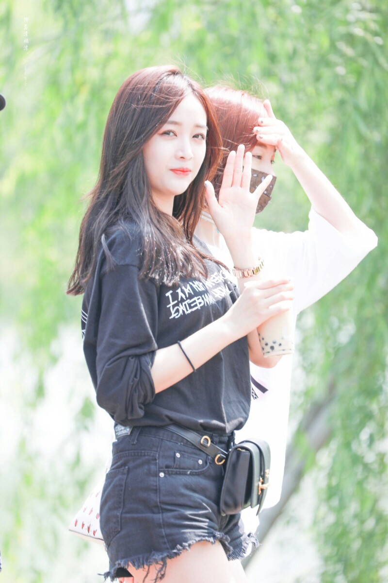 yhgirls,girlssummer 吴宣仪 所属乐华娱乐 火箭101组合 宇宙少女 yh girls组合成员