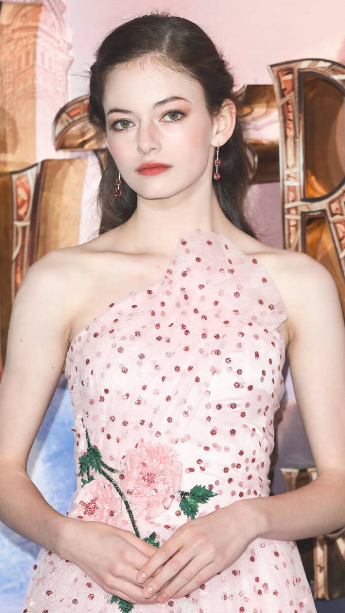 《胡桃夹子》女主mackenzie foy