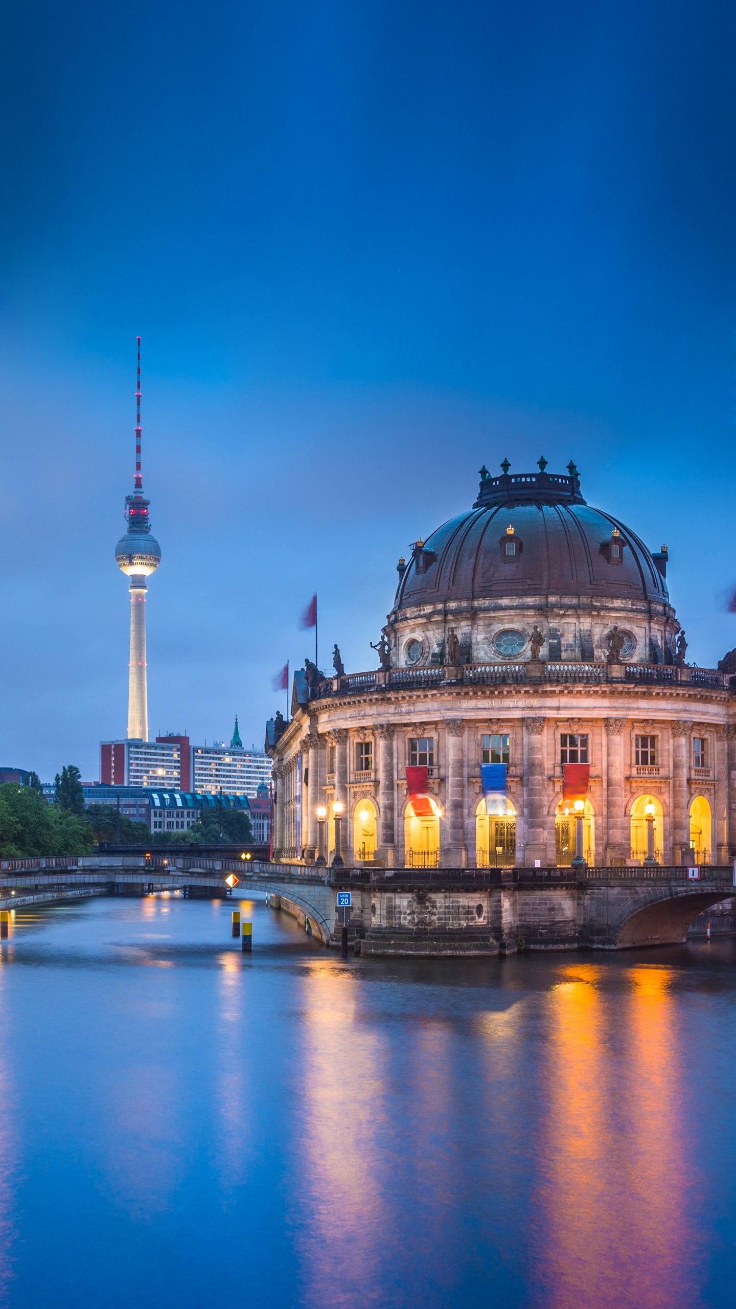 柏林,作为德国的首都,它以众多著名的建筑,厚重的历史与艺术氛围,吸引